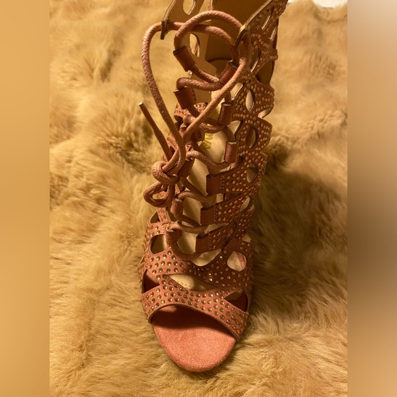 Fashion Nova pink 6.5 woman’s heels - Picture 3 of 7